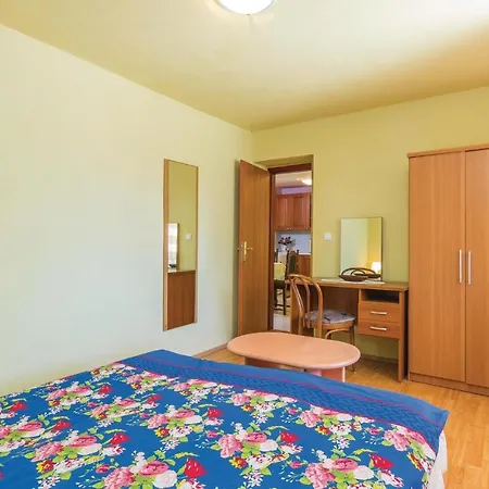 Pet Friendly Apartment In Porec With Wifi Exteriör bild