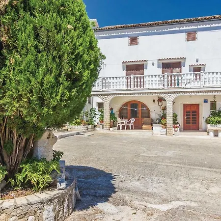 Pet Friendly Apartment In Porec With Wifi Exteriör bild
